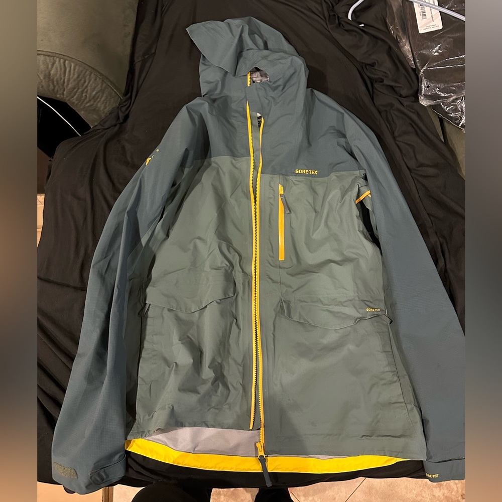 Gore-Tex test team C-knit Rain shell size XL